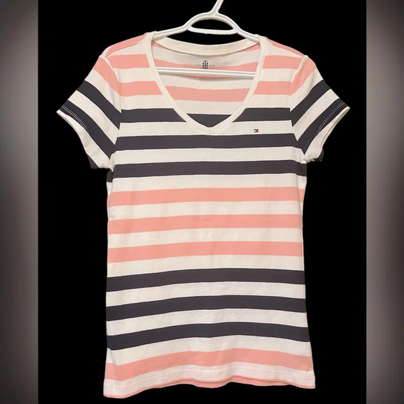 Size Large Tshirt, Tommy Hilfiger - Picture 1 of 5